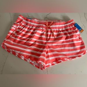 NWT Columbia Women’s shorts w/ pockets and UV protection, performance fabric XL